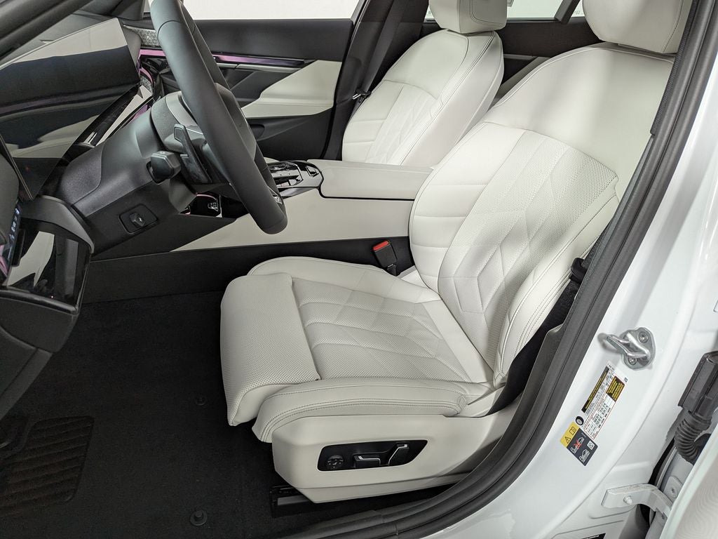 2027 BMW 550e 550e xDrive