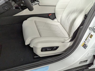 2027 BMW 550e 550e xDrive