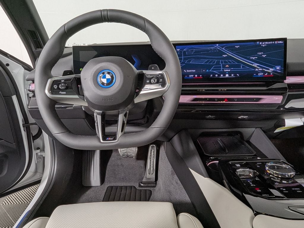 2027 BMW 550e 550e xDrive