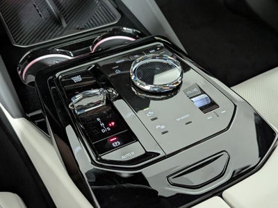 2027 BMW 550e 550e xDrive