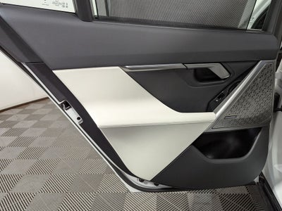 2027 BMW 550e 550e xDrive