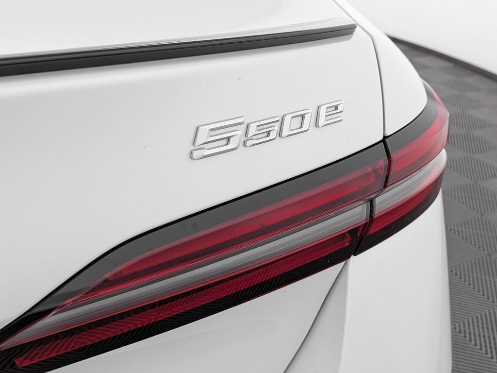 2027 BMW 550e 550e xDrive