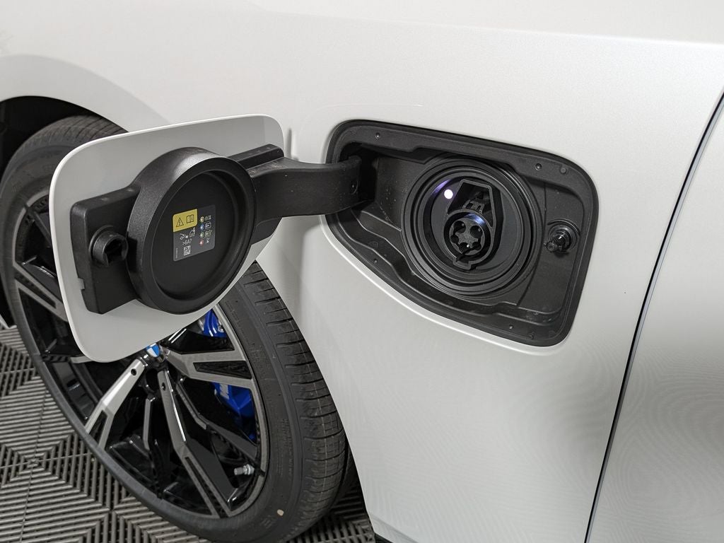 2027 BMW 550e 550e xDrive