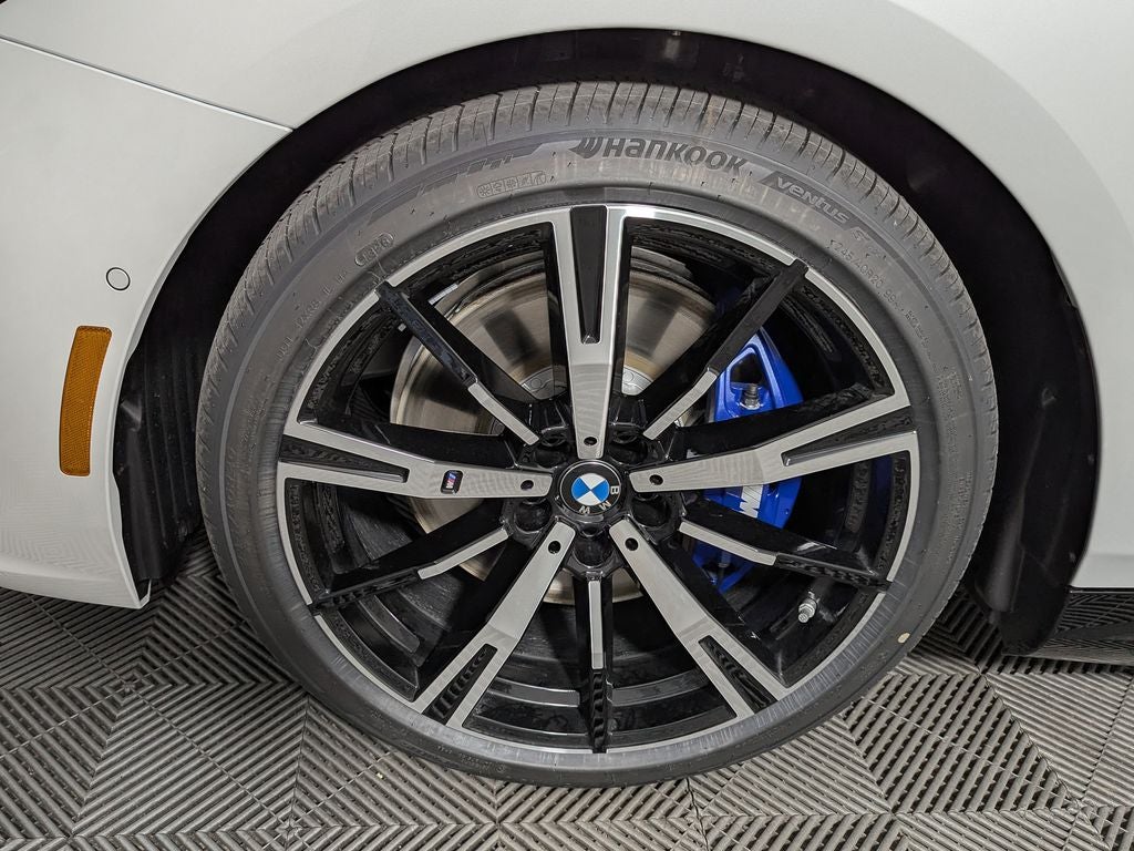2027 BMW 550e 550e xDrive
