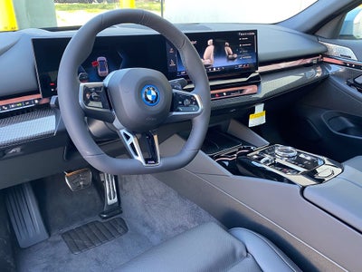2027 BMW 550e 550e xDrive