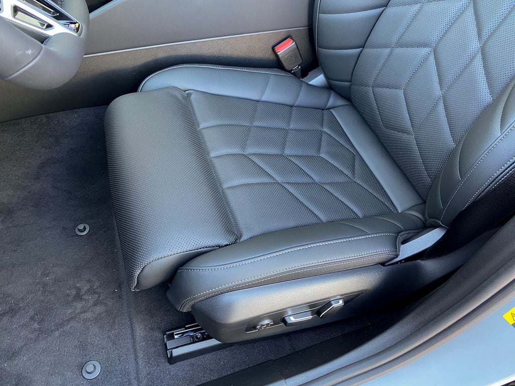 2027 BMW 550e 550e xDrive