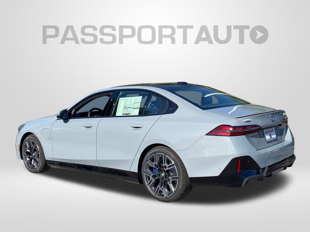 2027 BMW 550e 550e xDrive