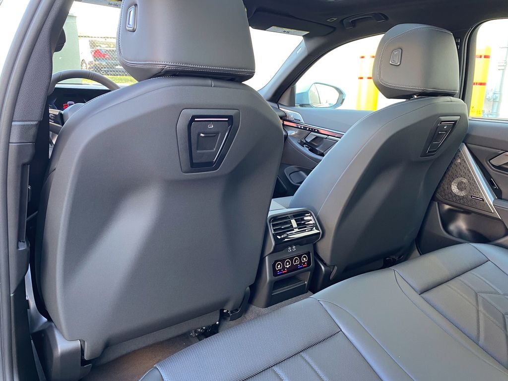 2027 BMW 550e 550e xDrive