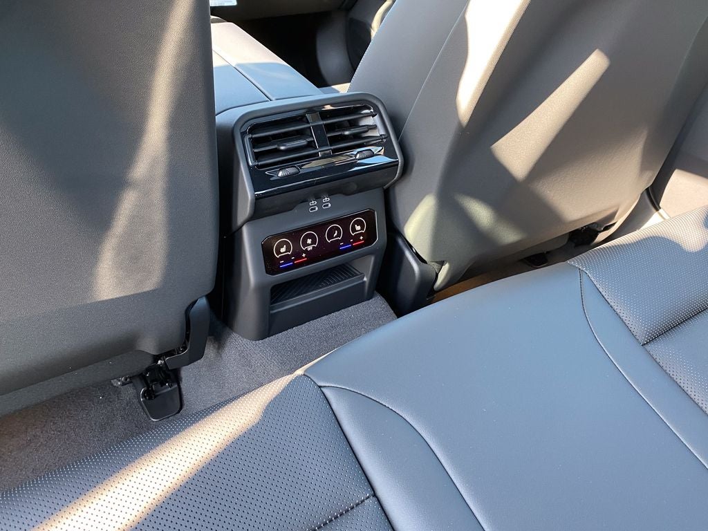 2027 BMW 550e 550e xDrive