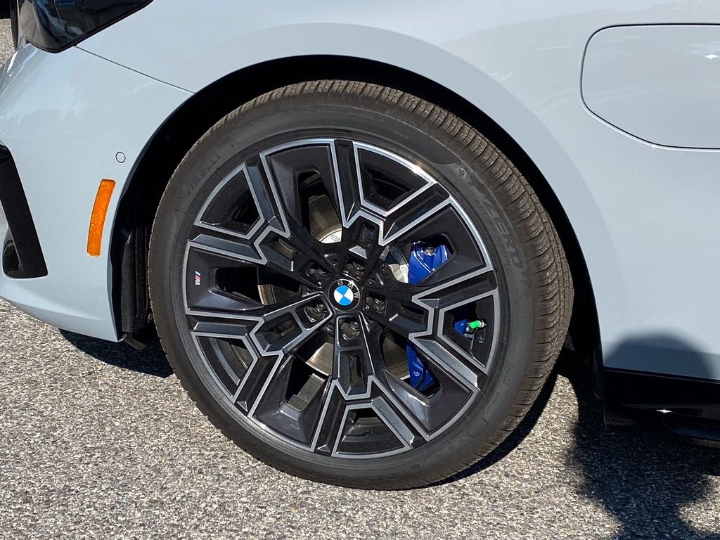 2027 BMW 550e 550e xDrive