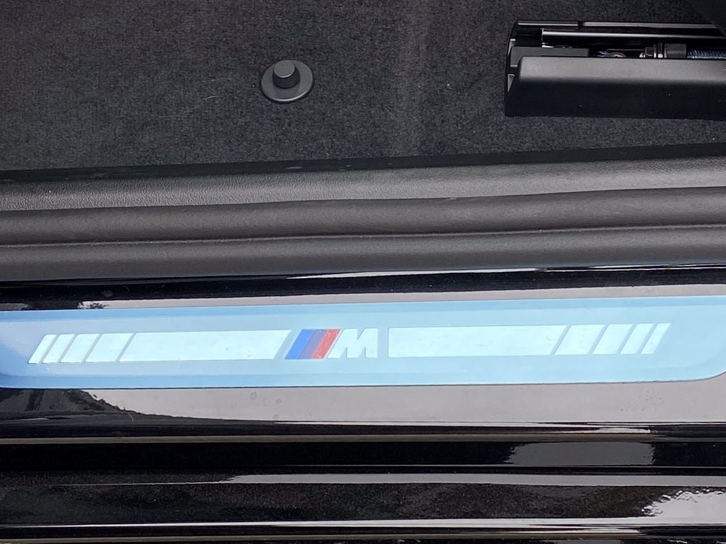 2027 BMW 550e Base