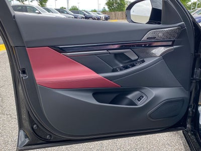 2027 BMW 550e Base