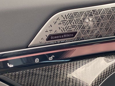 2027 BMW 550e Base