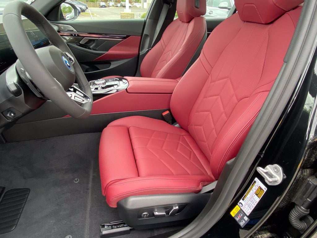 2027 BMW 550e Base