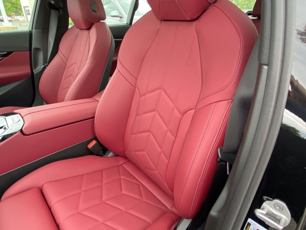 2027 BMW 550e Base