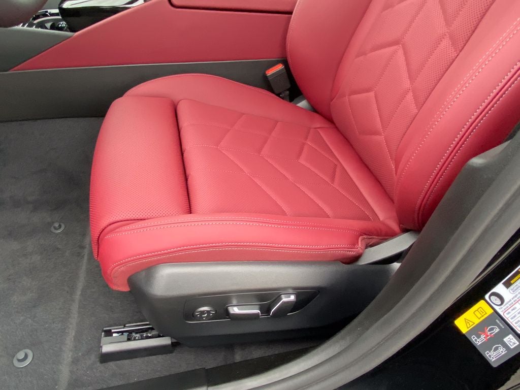 2027 BMW 550e Base