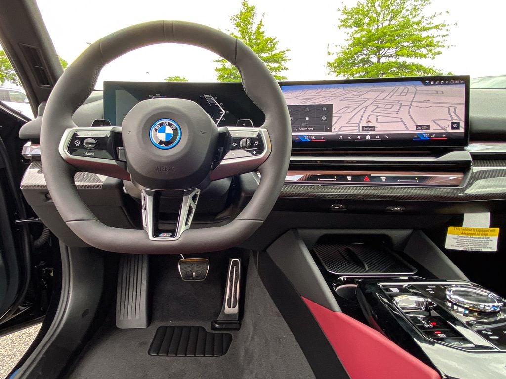 2027 BMW 550e Base