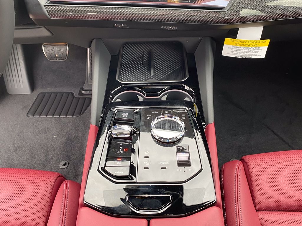 2027 BMW 550e Base
