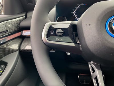2027 BMW 550e Base