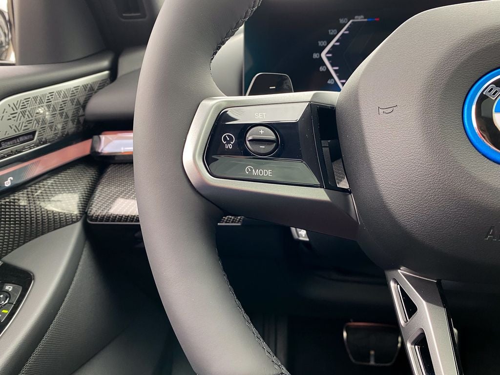 2027 BMW 550e Base
