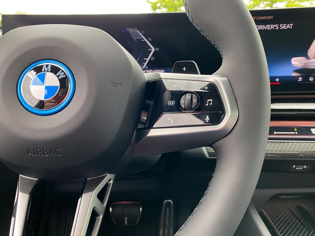 2027 BMW 550e Base