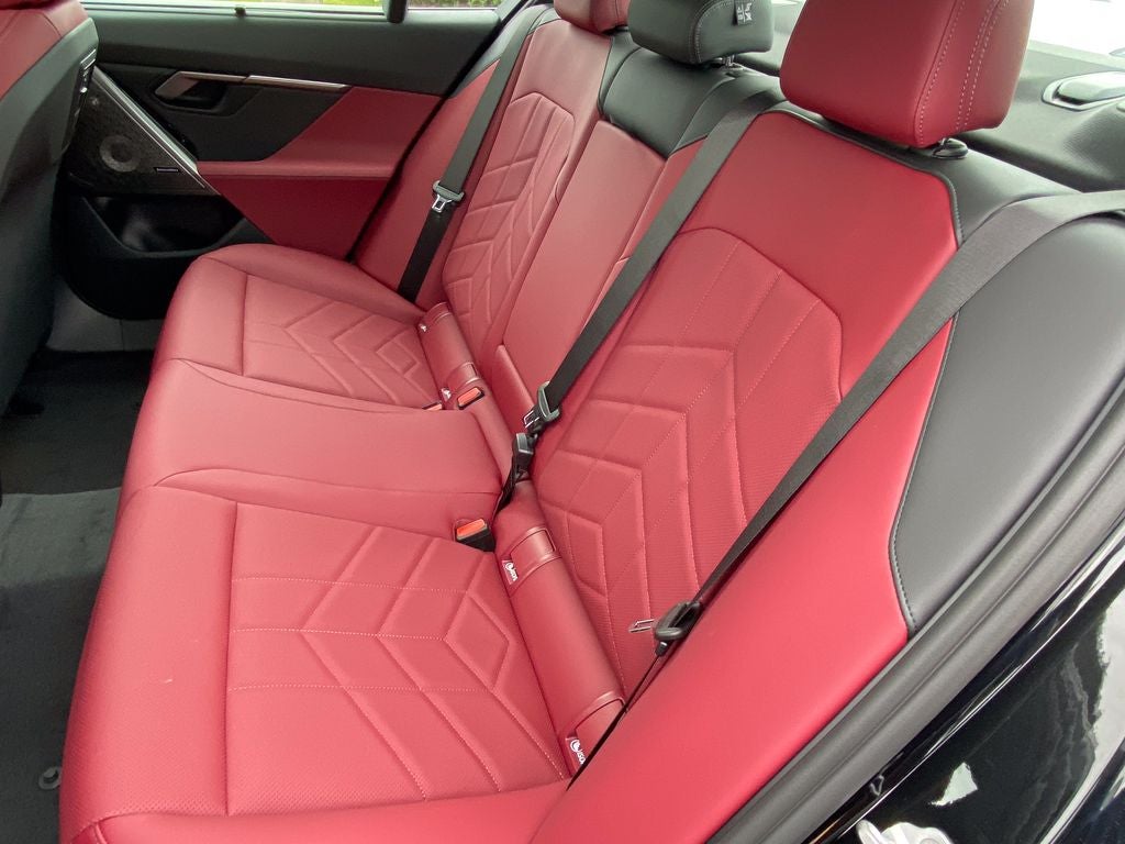2027 BMW 550e Base
