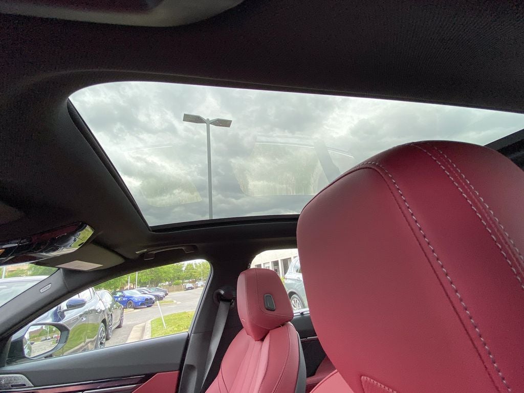2027 BMW 550e Base