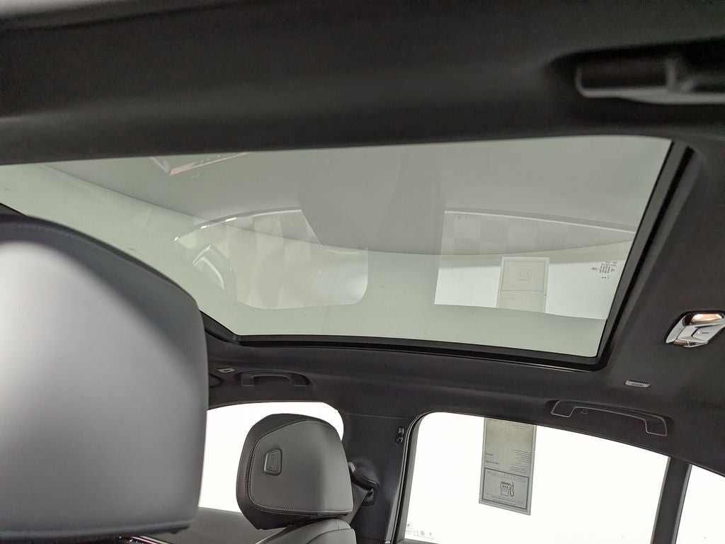 2027 BMW 550e Base