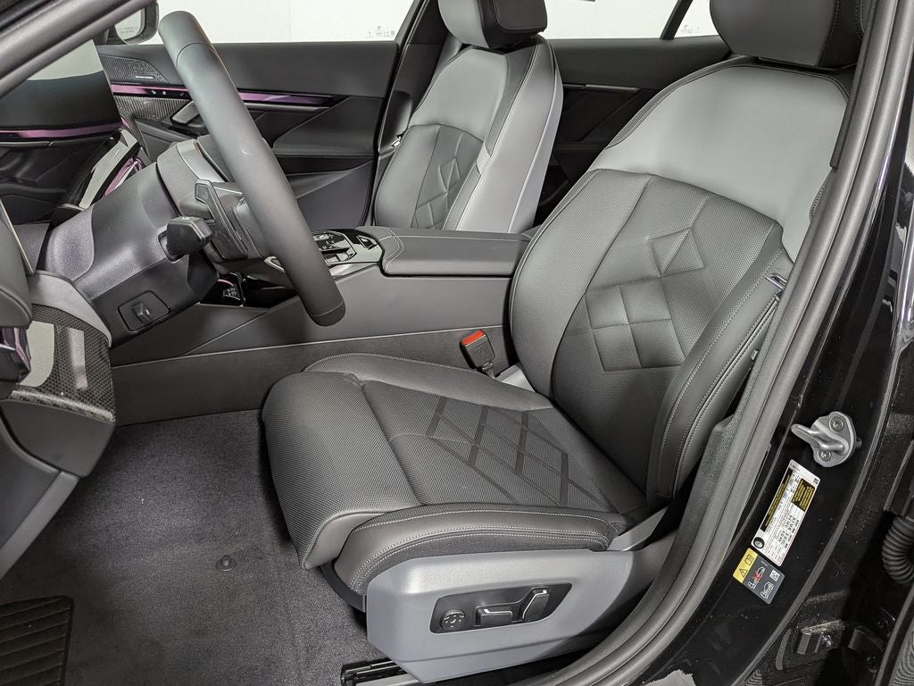 2027 BMW 550e Base