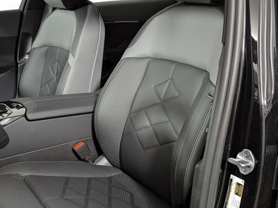 2027 BMW 550e Base
