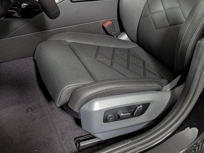 2027 BMW 550e Base