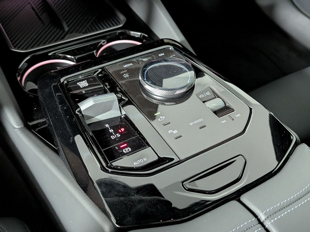 2027 BMW 550e Base