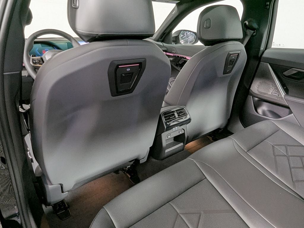 2027 BMW 550e Base