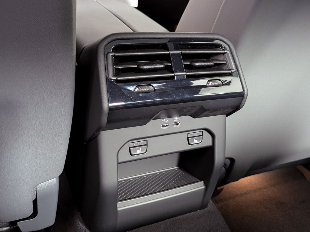 2027 BMW 550e Base