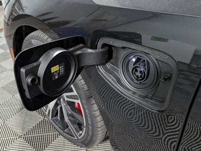 2027 BMW 550e Base