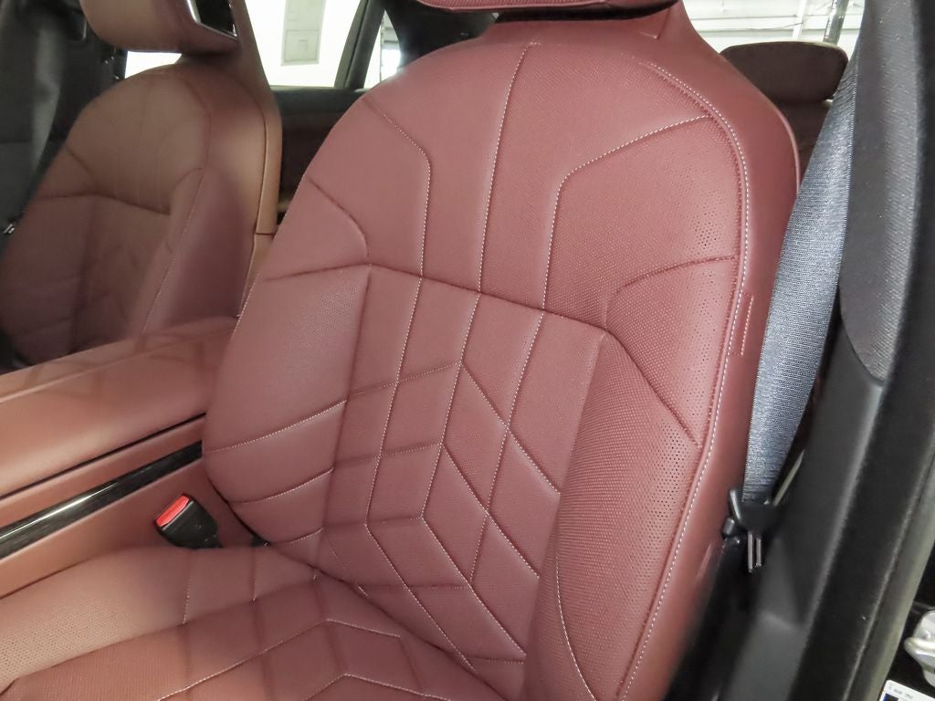 2025 BMW 7 Series 750e xDrive