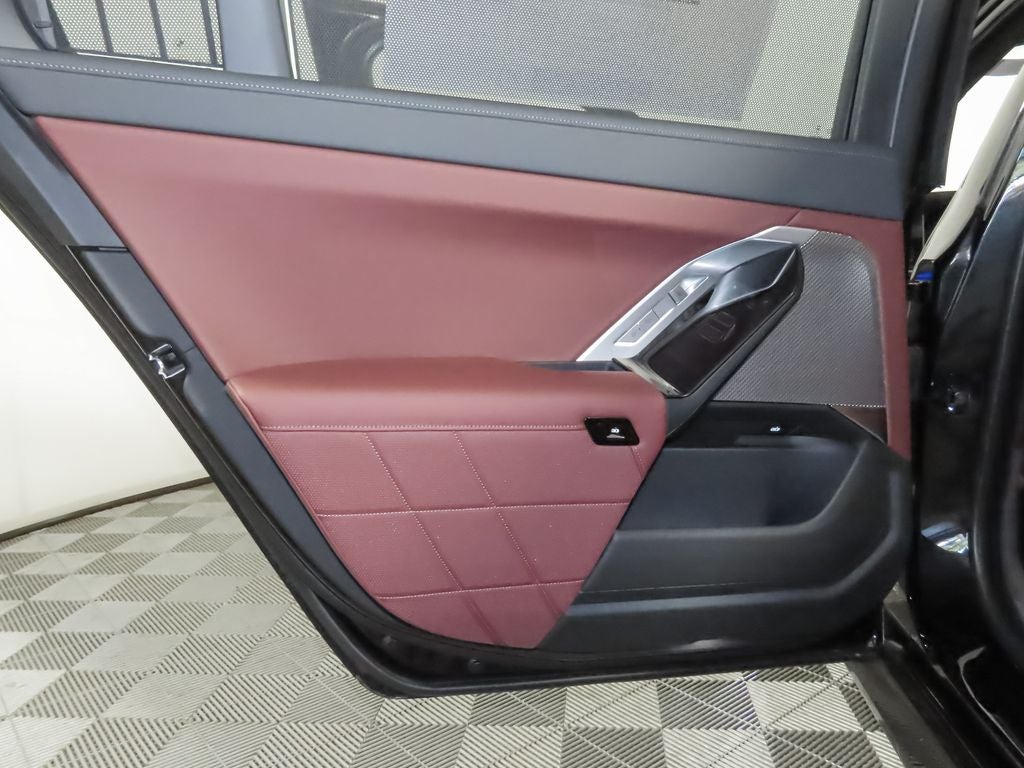 2025 BMW 7 Series 750e xDrive