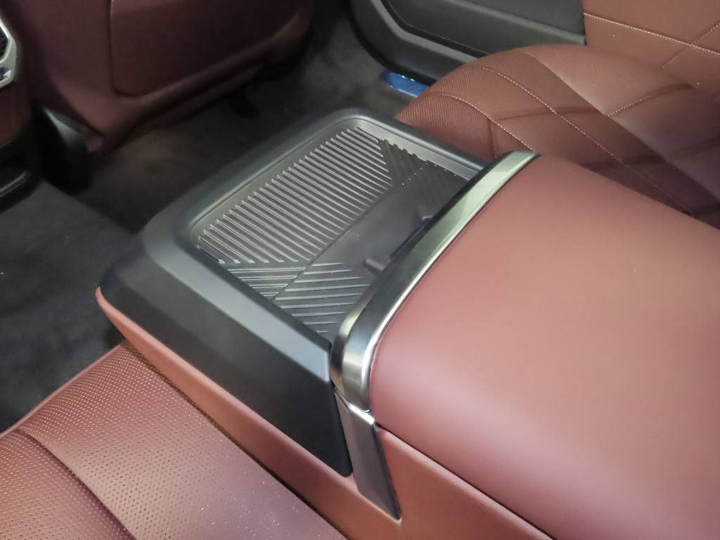 2025 BMW 7 Series 750e xDrive