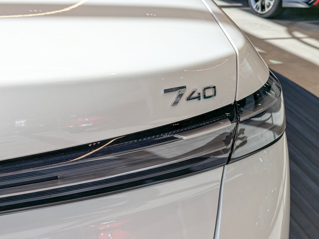 2027 BMW 7 Series 740i xDrive