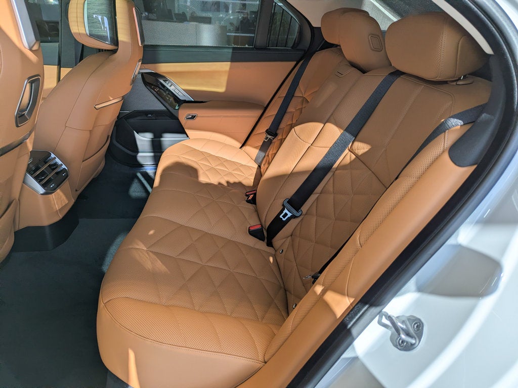2027 BMW 7 Series 740i xDrive