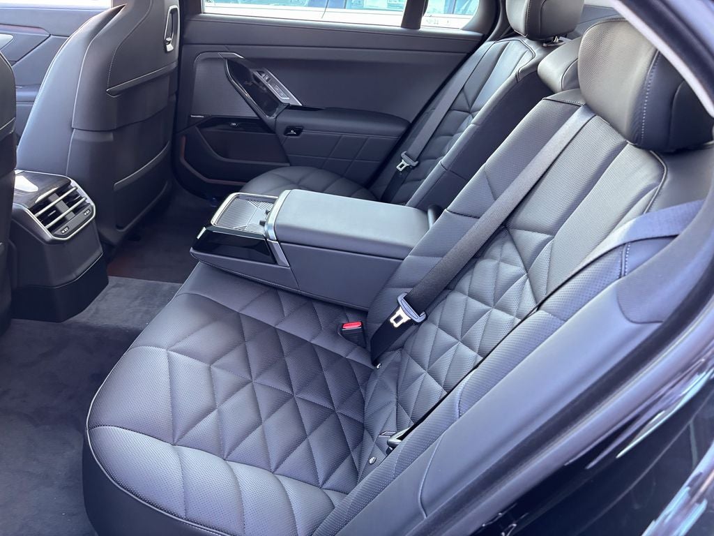 2027 BMW 7 Series 740i xDrive