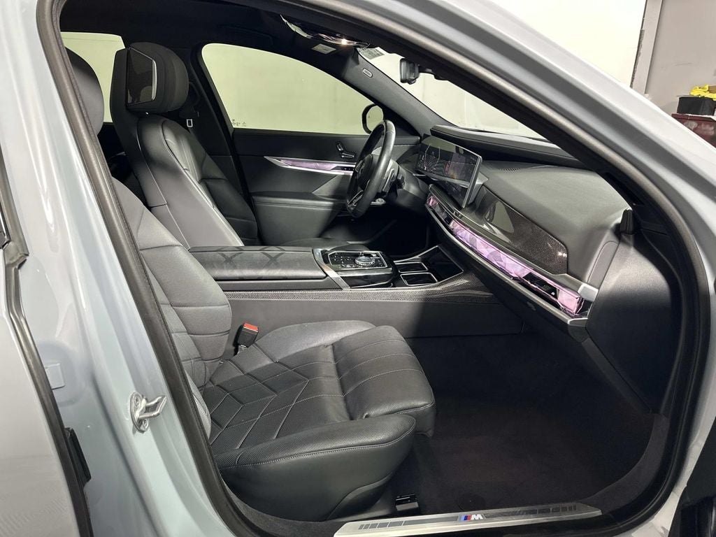 2023 BMW 7 Series 740i