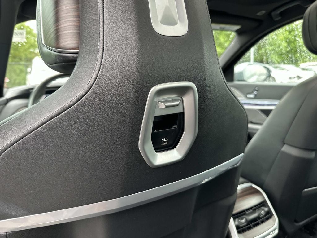 2023 BMW 7 Series 740i