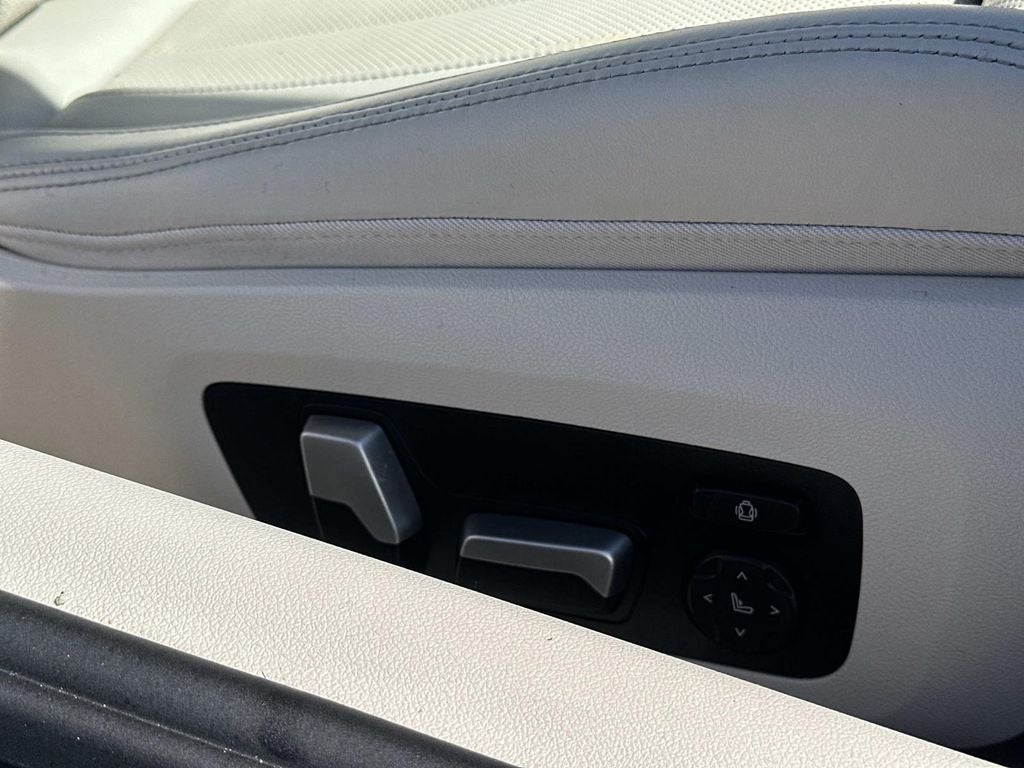 2022 BMW 8 Series 840i