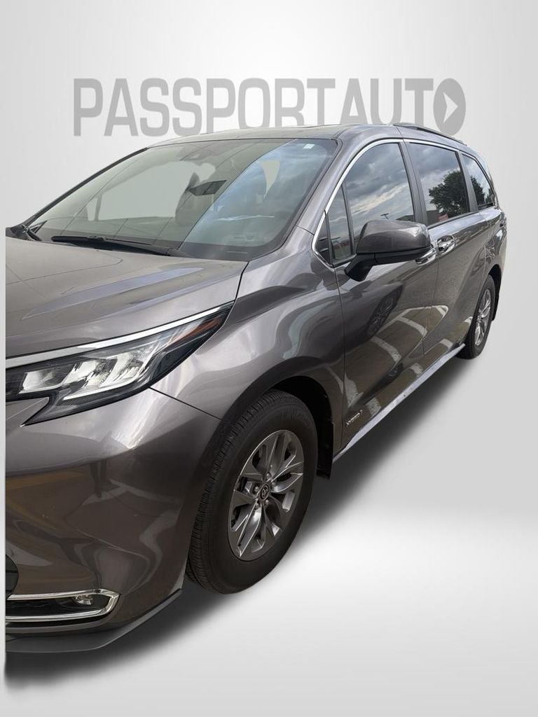2021 Toyota Sienna XLE 8 Passenger