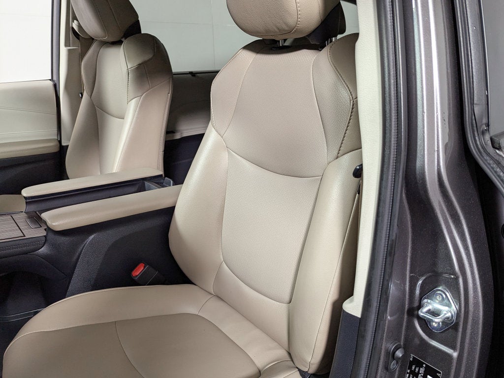 2021 Toyota Sienna XLE 8 Passenger