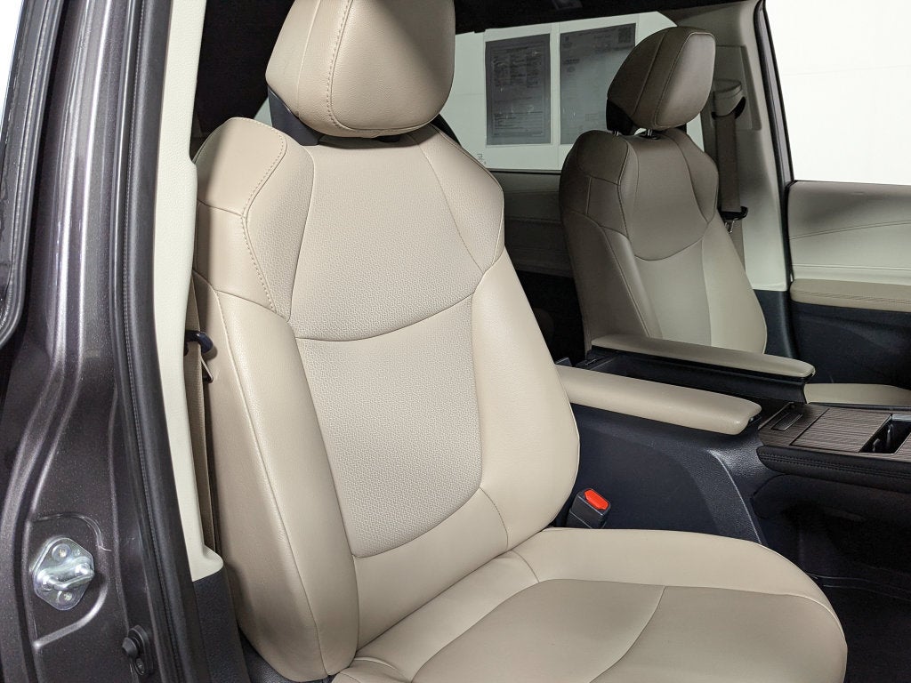 2021 Toyota Sienna XLE 8 Passenger