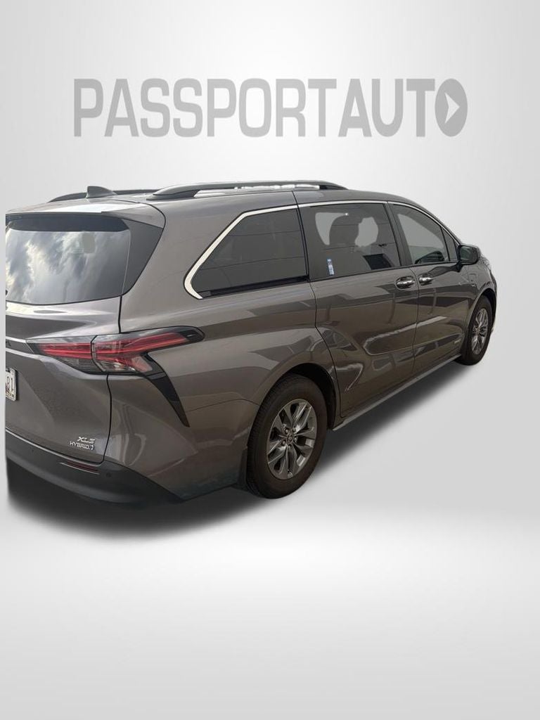 2021 Toyota Sienna XLE 8 Passenger