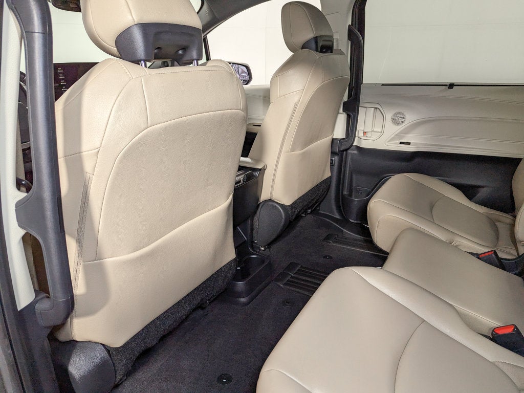2021 Toyota Sienna XLE 8 Passenger