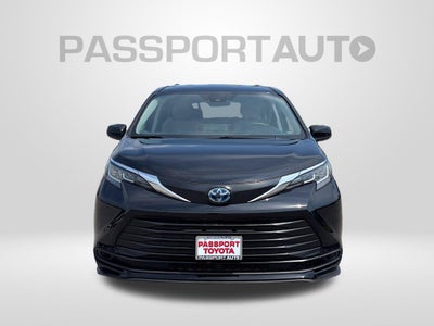 2022 Toyota Sienna LE 8 Passenger